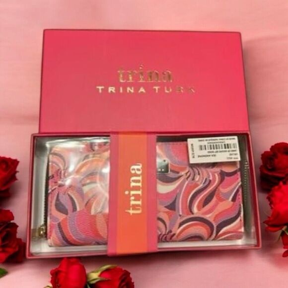 Trina Turk Clutch Purse NWT 70's Feel Vegan Leather MSRP $78 - Picture 1 of 3